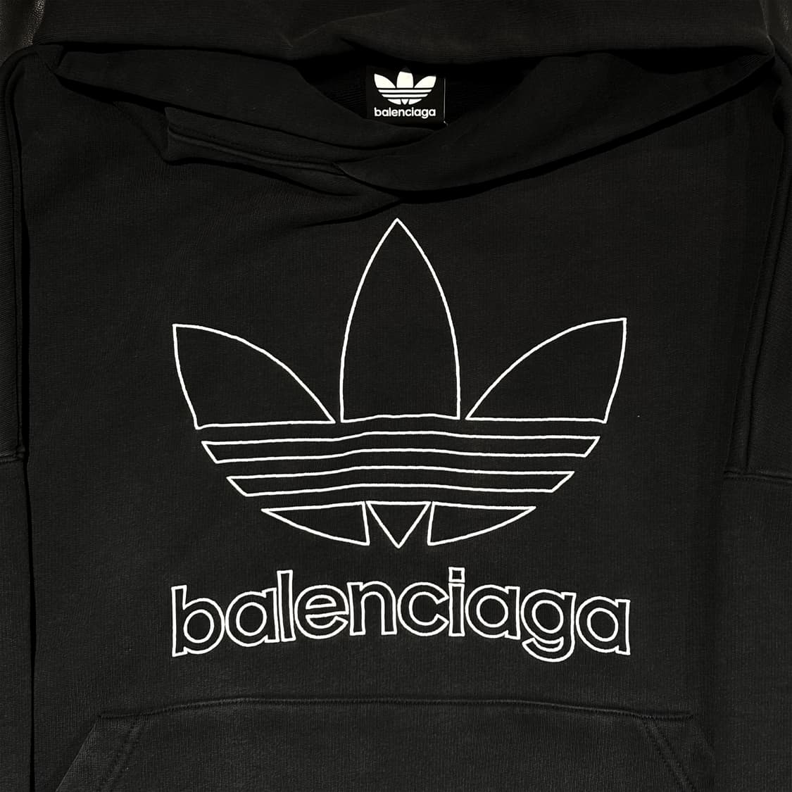 발렌시아가 X 아디다스 트레포일 로고 후드티 상품이미지3