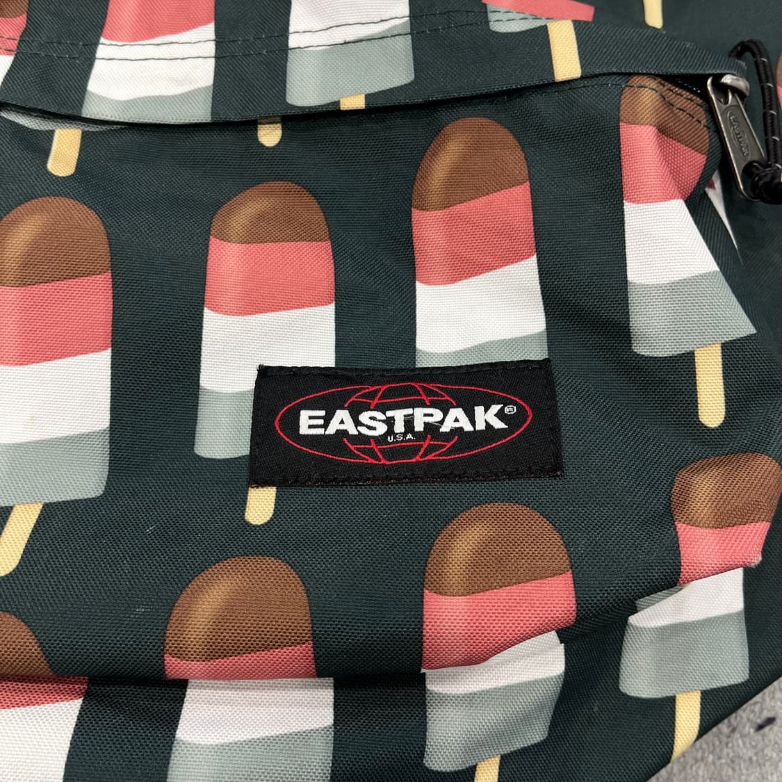 이스트팩 아이스크림 패턴 백팩 상품이미지2