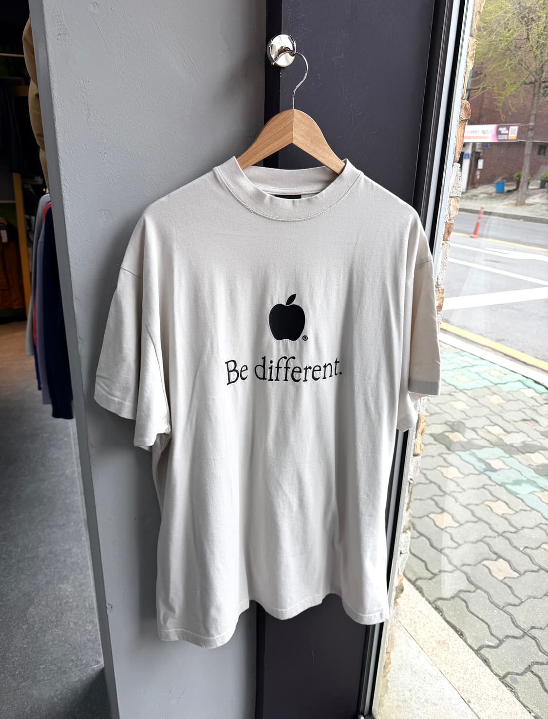 1/ 발렌시아가 22FW 애플로고 오버 반팔 상품이미지2