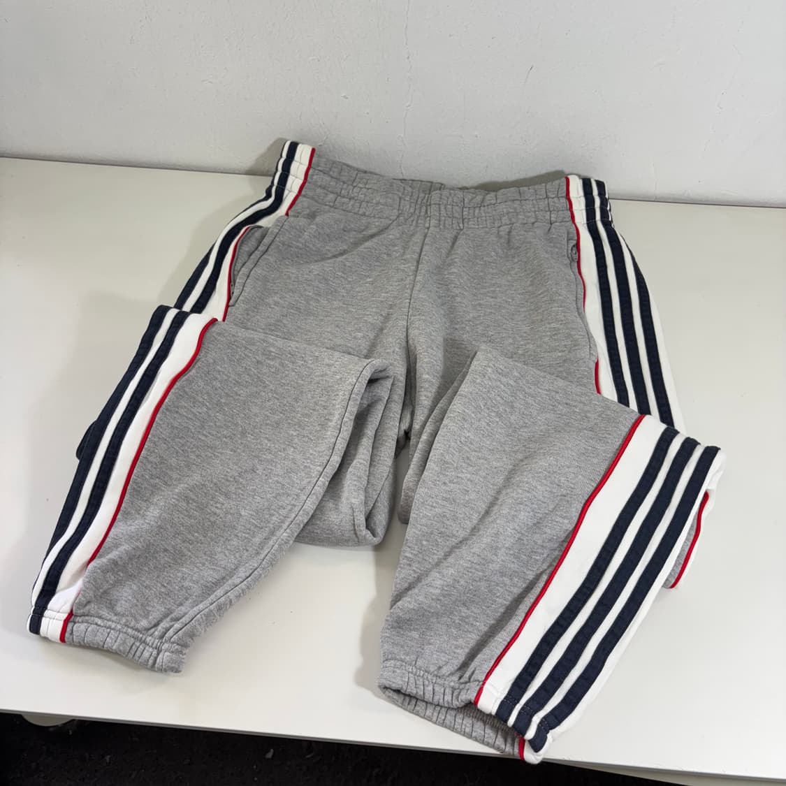 L-XL 아디다스오리지날 그레이 사이드삼선 루즈핏 코튼 조거팬츠 상품이미지3