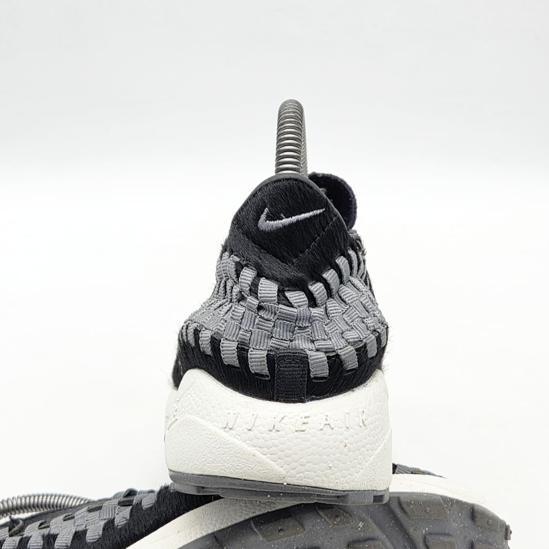 나이키 우먼스 에어 풋스케이프 우븐 블랙 앤 스모크 그레이 (240) 상품이미지2