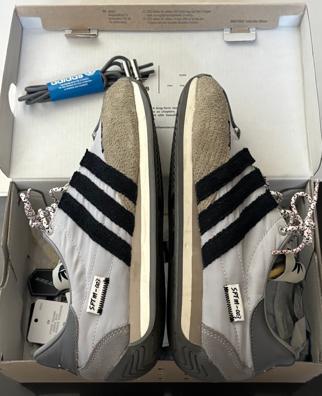 아디다스 x 송 포 더 뮤트 컨트리 OG 그레이 투 코어 블랙 상품이미지3