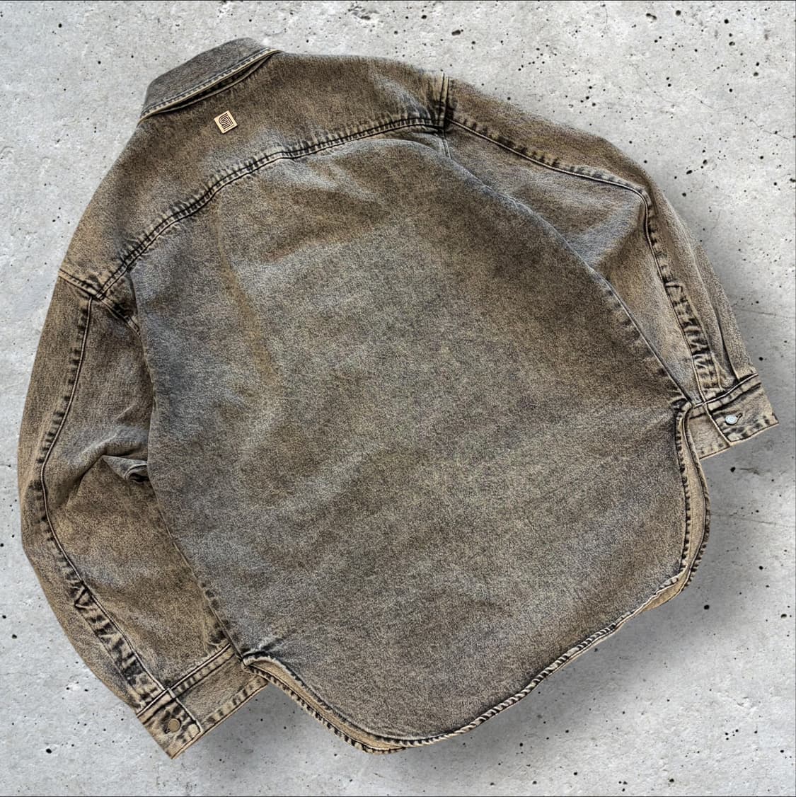 [48] 19FW 솔리드옴므 워싱 데님 셔츠 C656 상품이미지2