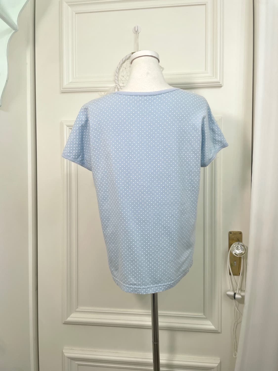 sky blue white dot half top 상품이미지3