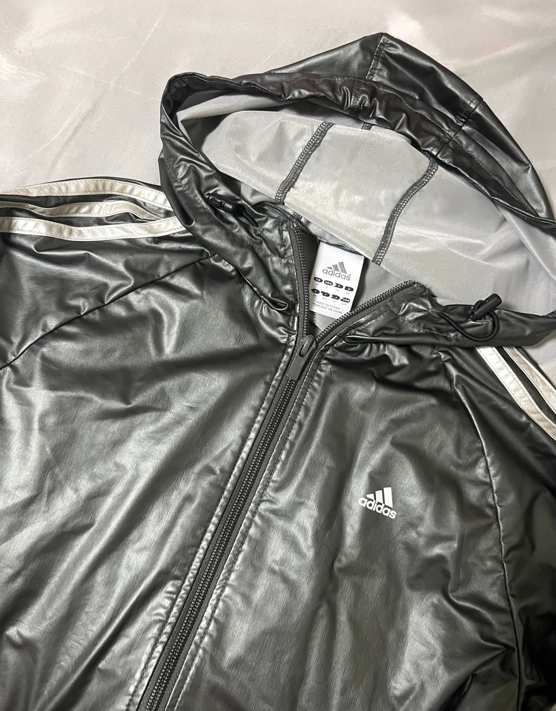 ✨Adidas✨gray silver glossy windbreaker 상품이미지4