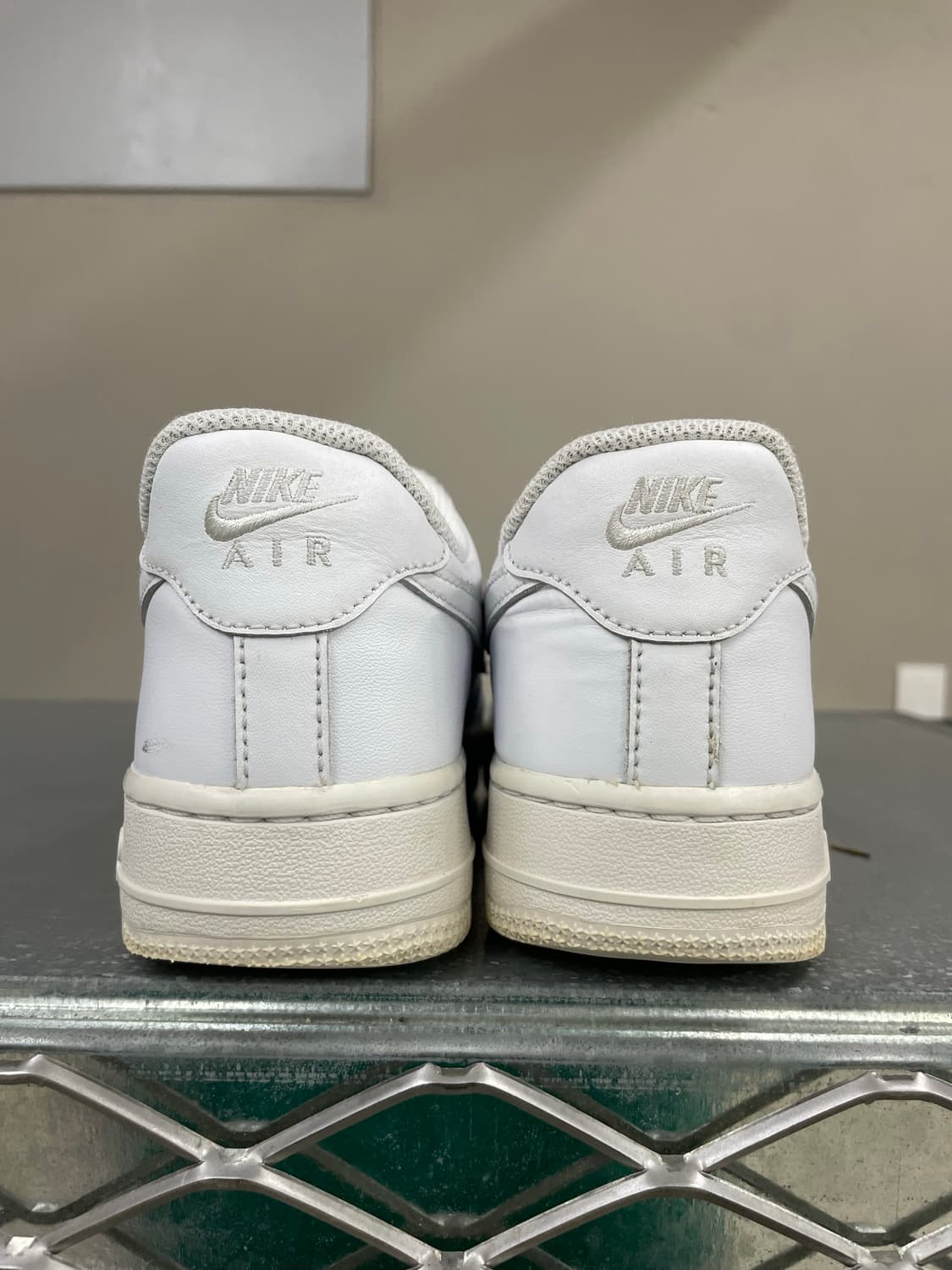 나이키 에어포스 1 로우 화이트 240 상품이미지3