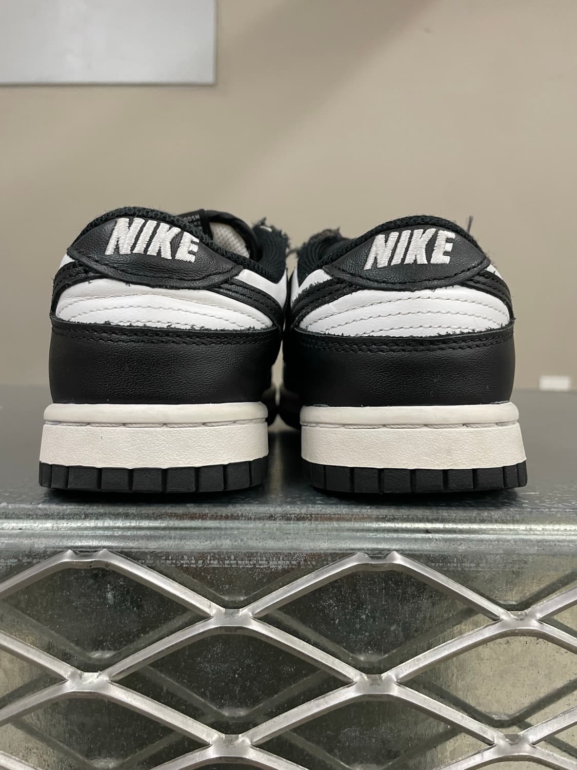 나이키 덩크 로우 화이트 블랙 230 상품이미지3
