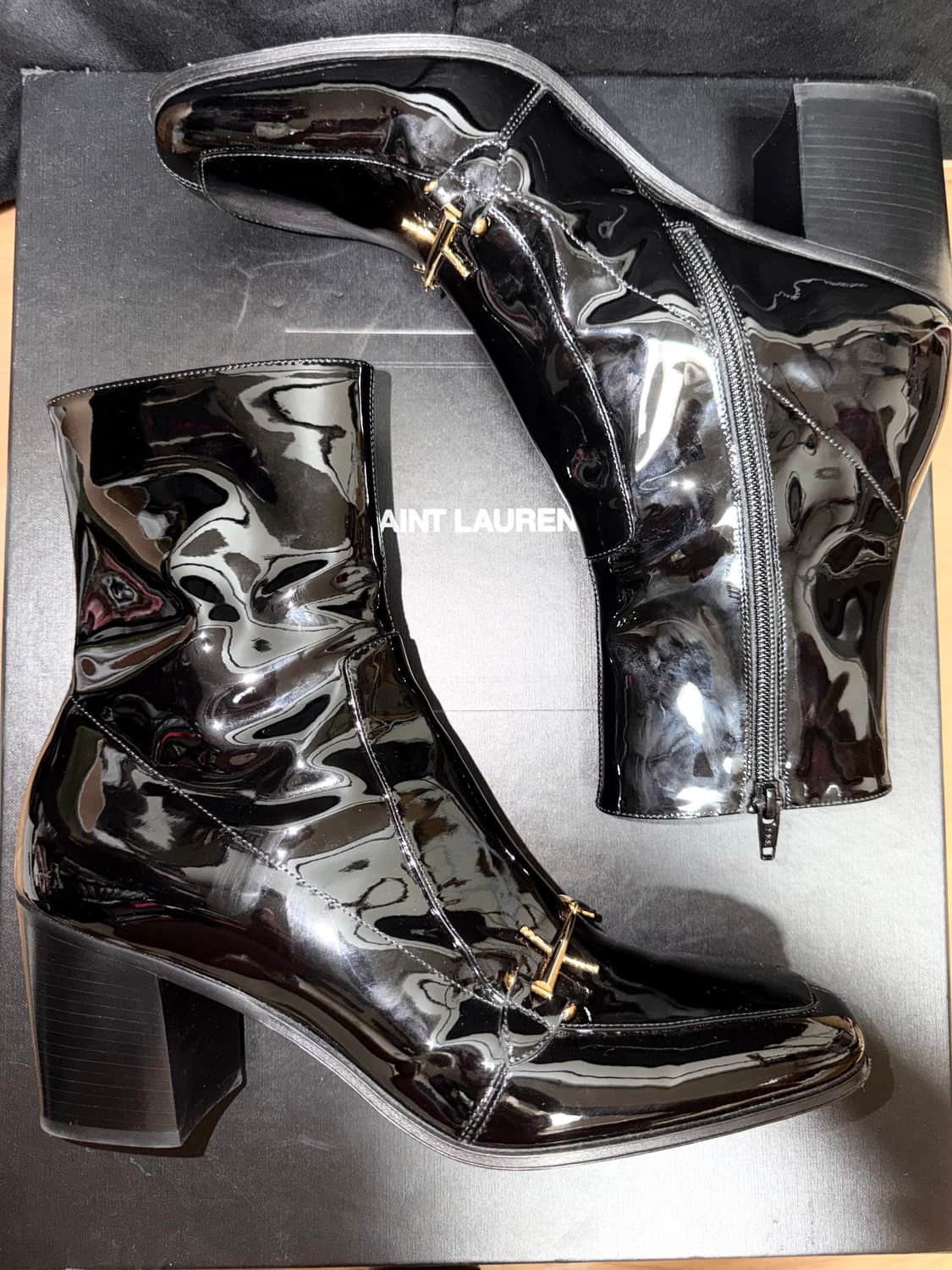 생로랑 75mm 글로시 리플렉티브 어퍼체인 하이힐 부츠 상품이미지3