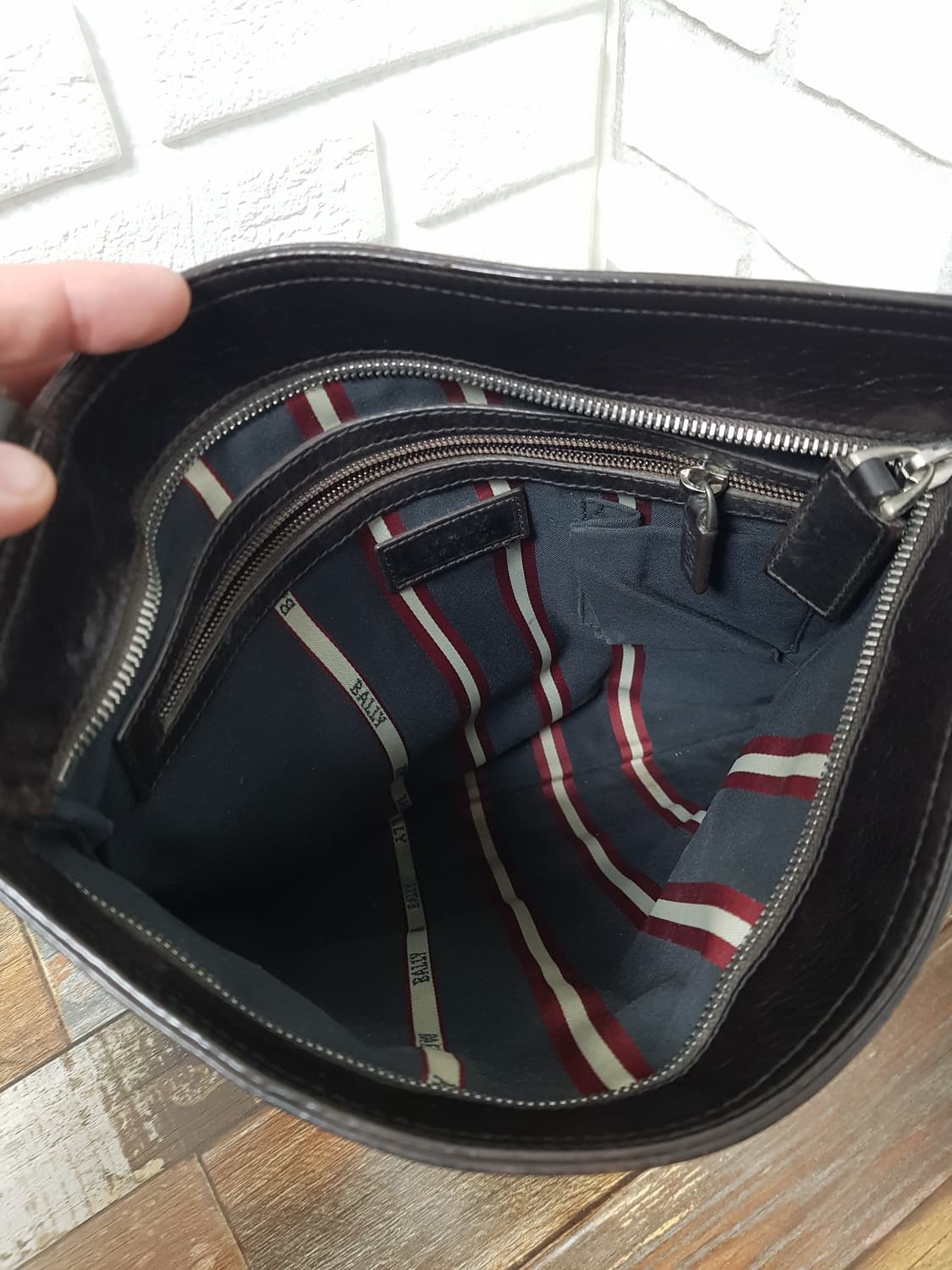 [정품] 발리 가죽 크로스백 다크브라운 상품이미지8