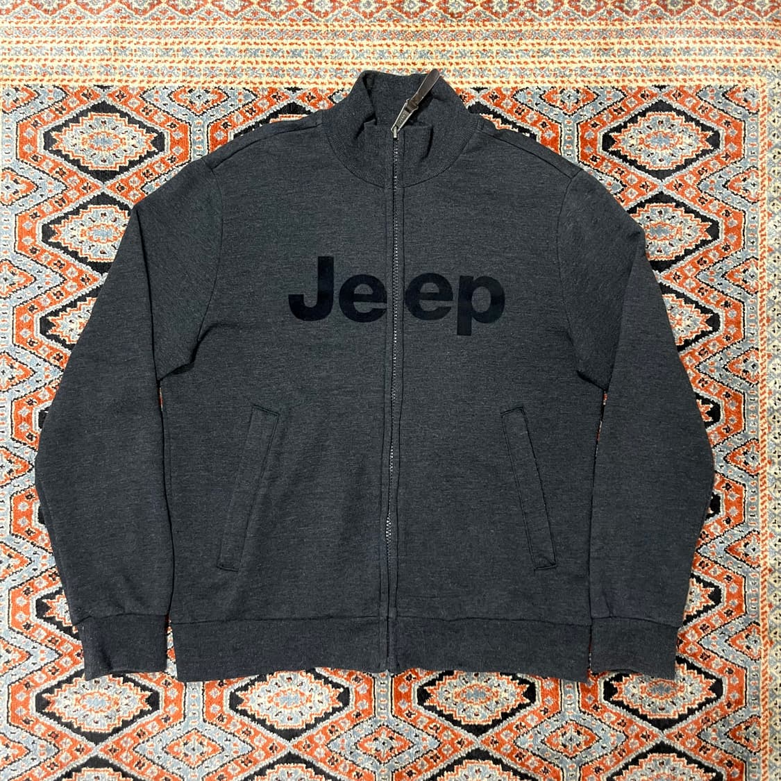 지프 JEEP 로고 집업 차콜 남성105XL 상품이미지1