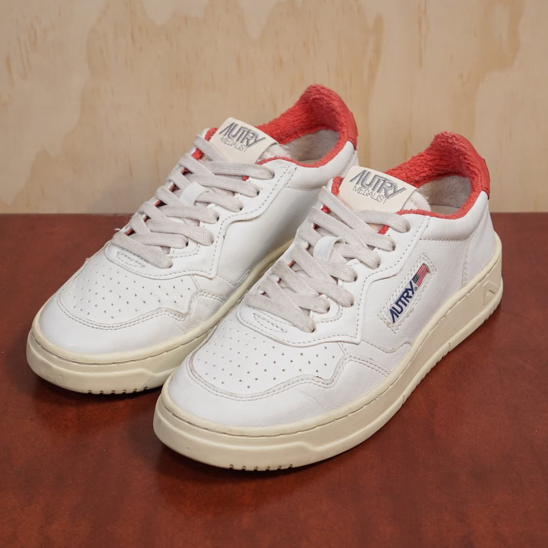 오트리 메달리스트 레더 스니커즈 상품이미지2