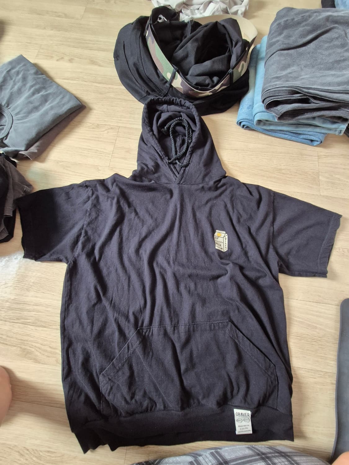 반팔 판매합니다. 상품이미지3