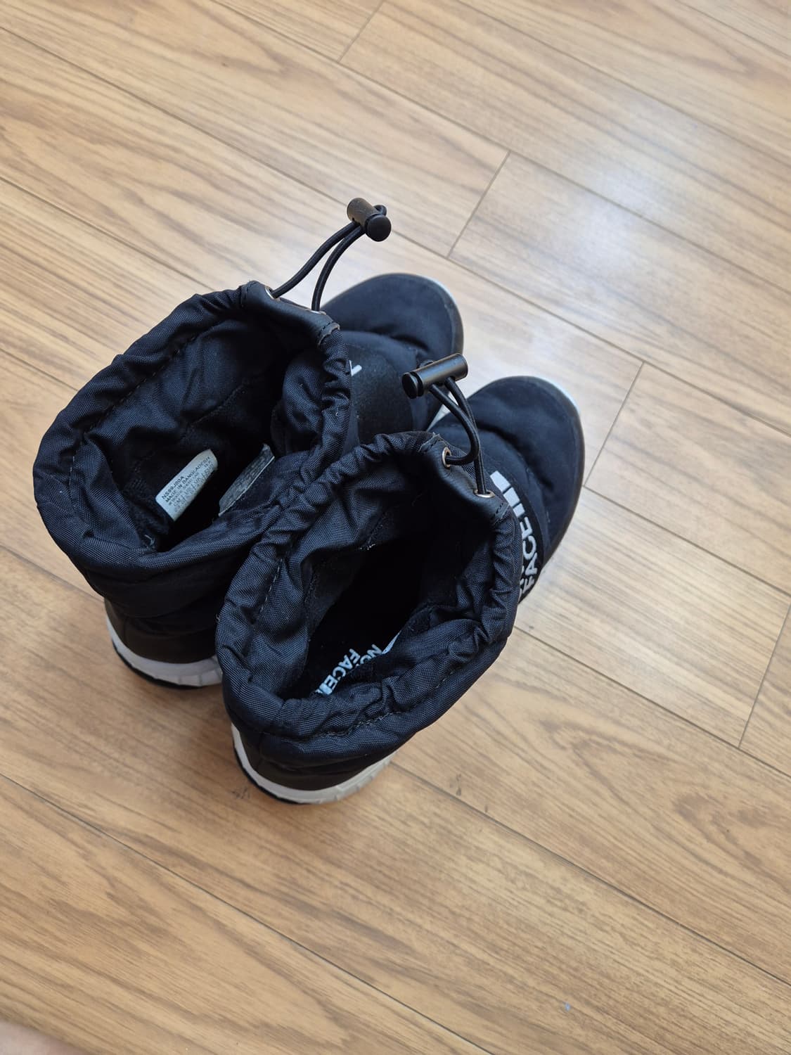 노스페이스 여성 부티 숏 랩 방한 부츠입니다. 색상은 블랙이며, 겨울철  상품이미지7