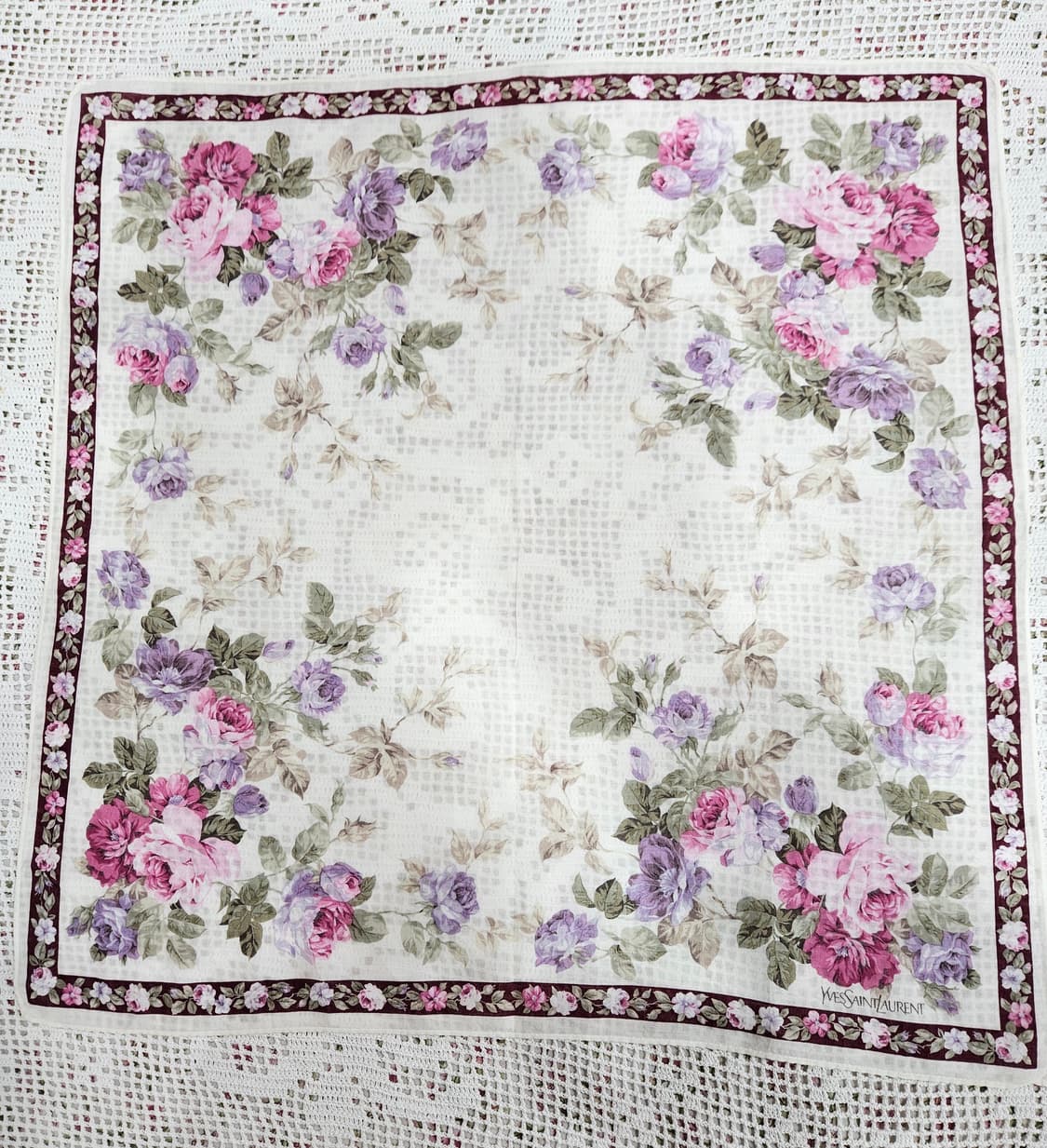 입생로랑 플라워 패턴 손수건 상품이미지2