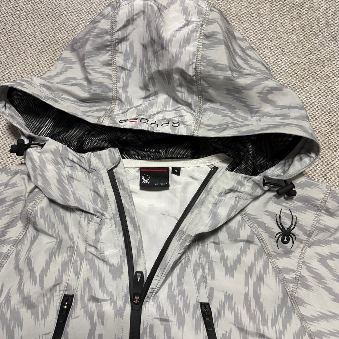 스파이더 화이트 패턴 후드 바람막이 상품이미지2