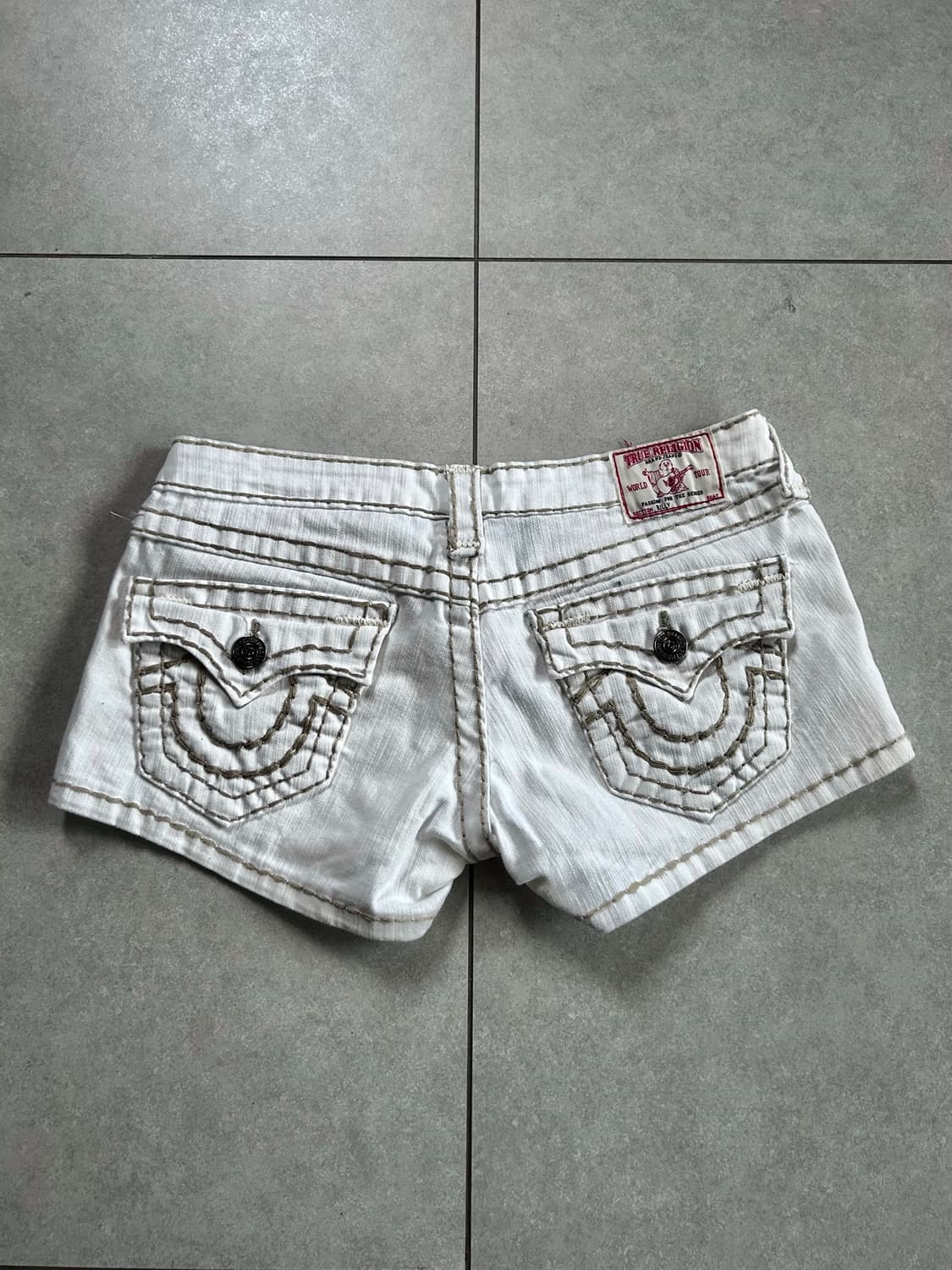 TrueReligion 스티치 숏츠 29 상품이미지1