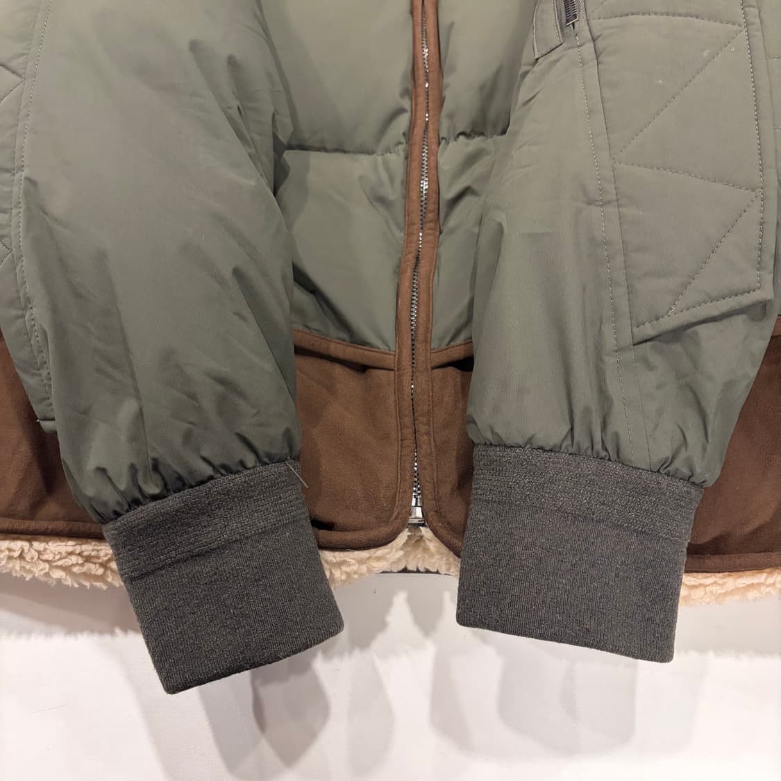 [100] 시스템 구스다운 카키색 숏패딩 점퍼 무스탕 카라 B412 상품이미지6