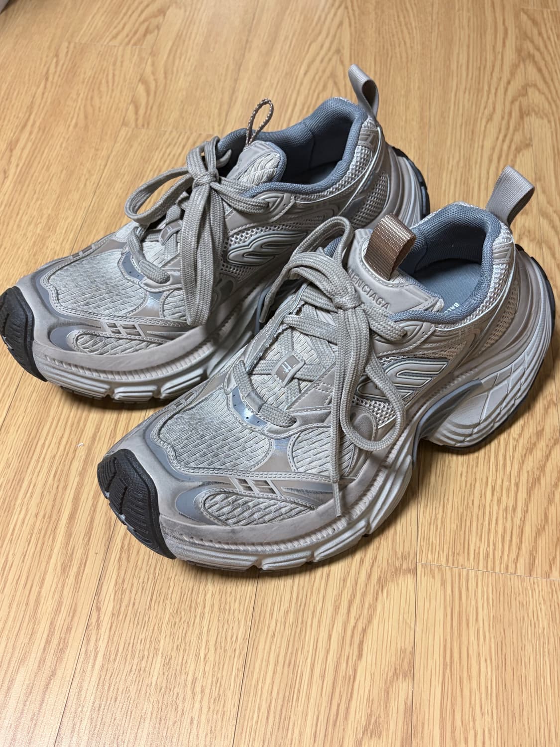 발렌시아가 6xl 팝니다. (41사이즈) 상품이미지1