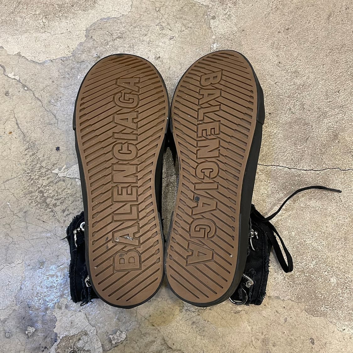 발렌시아가 파리 피어싱 스니커즈 상품이미지9