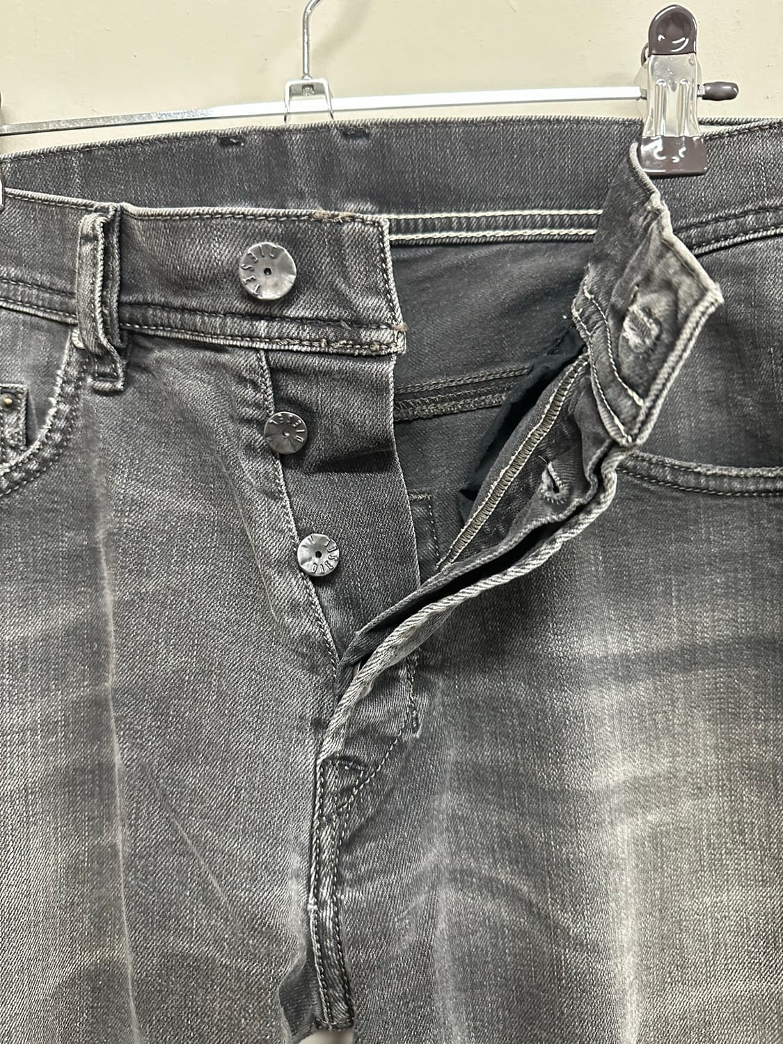 디젤 TEPPHAR 0803E_STRETCH 버튼플라이 데님팬츠 상품이미지4
