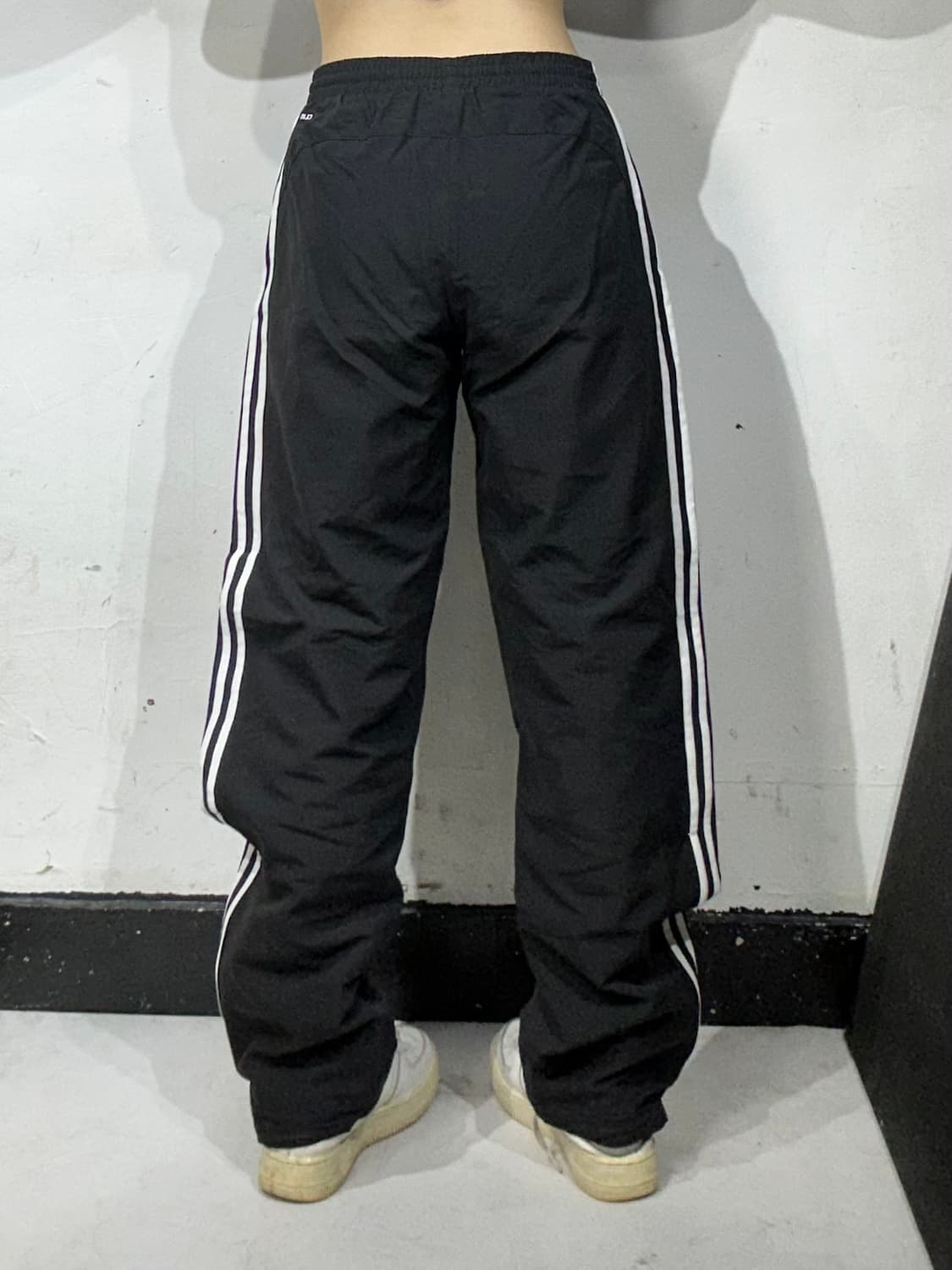 아디다스 블랙 화이트 삼선 스몰 로고 와이드 트랙 팬츠 추리닝 바지 S  상품이미지3