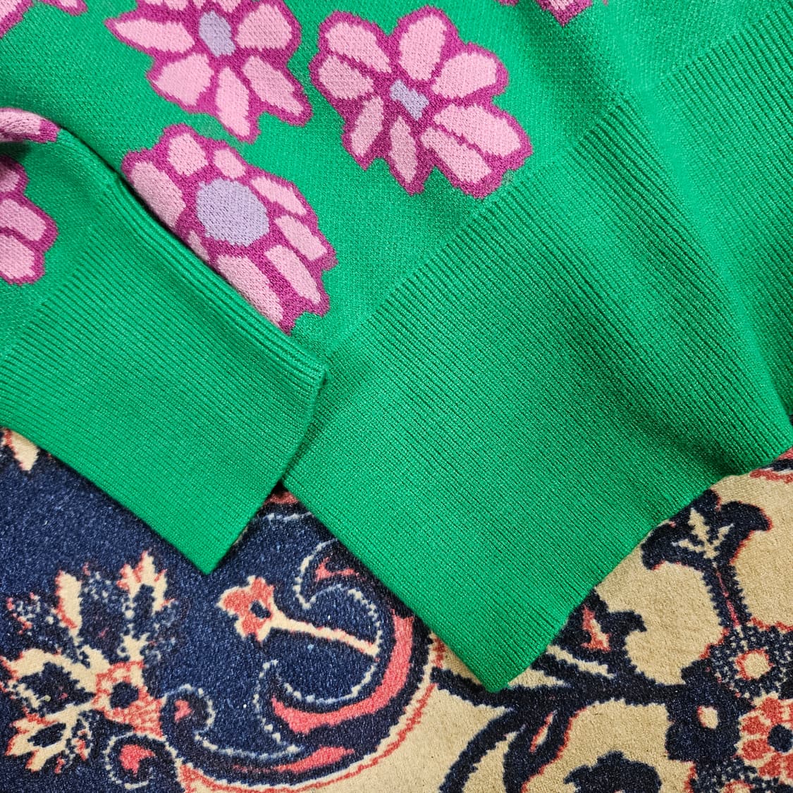 반에이크(VANAKE) 21FW 플라워 자카드 니트 스웨터 상품이미지4