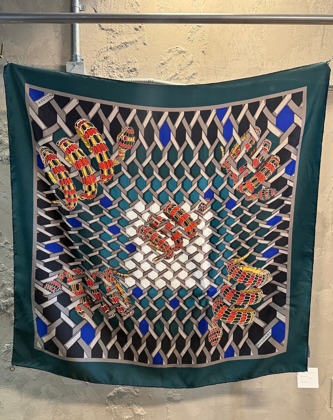 불가리 실크 스카프 세르펜티 스네이크 패턴 이탈리아 메이드 상품이미지1