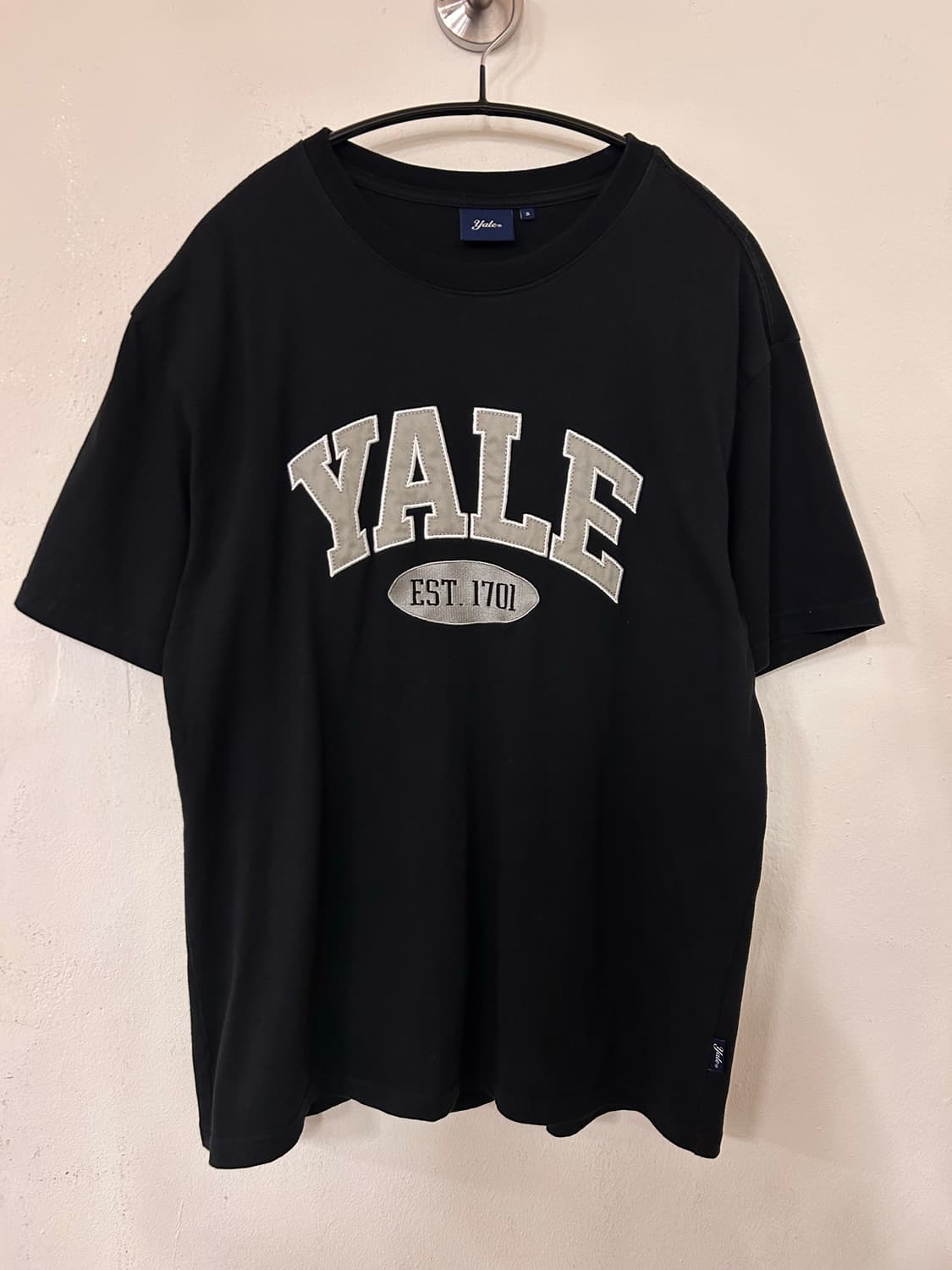 예일 EST. 1701 블랙 반팔티 S (실측 95) 상품이미지1