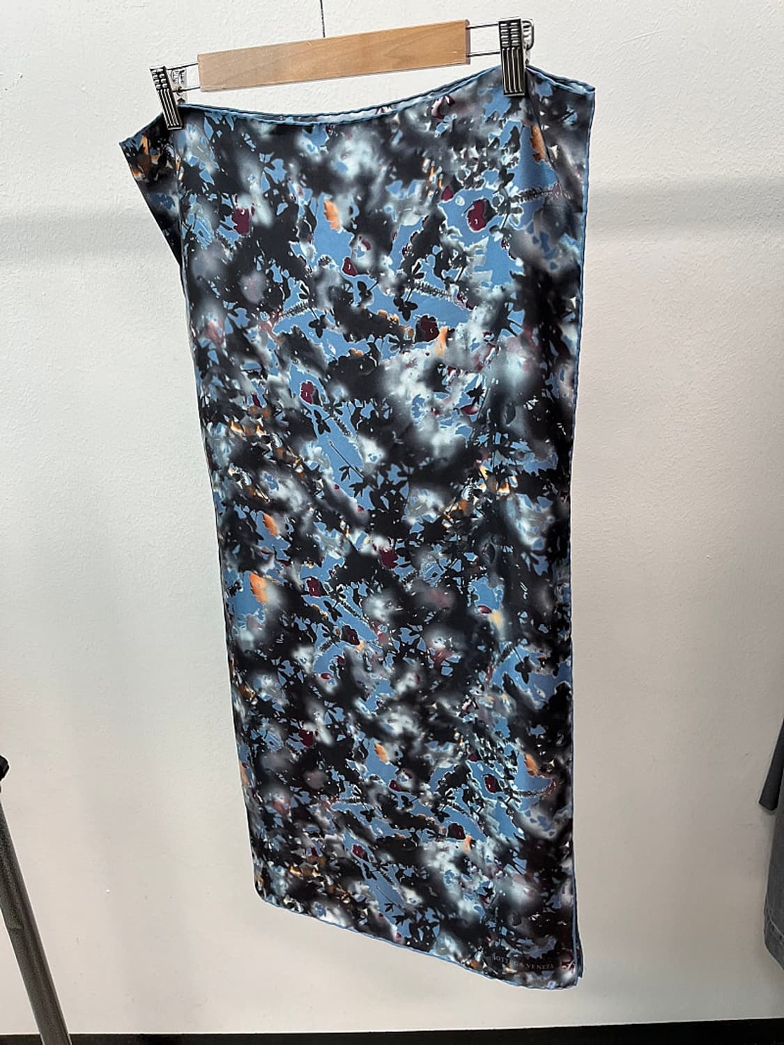 보테가베네타 이태리 실크 스카프  상품이미지2