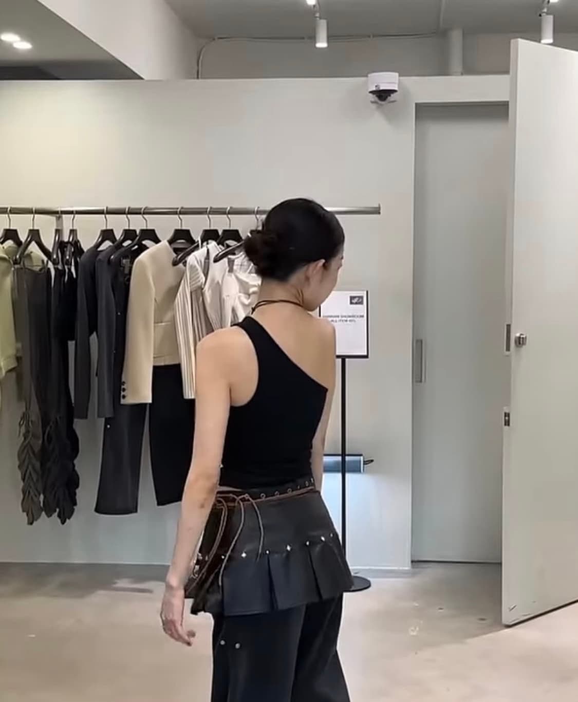 다이애그널 스터드 레더 레이어드 미니스커트 상품이미지2