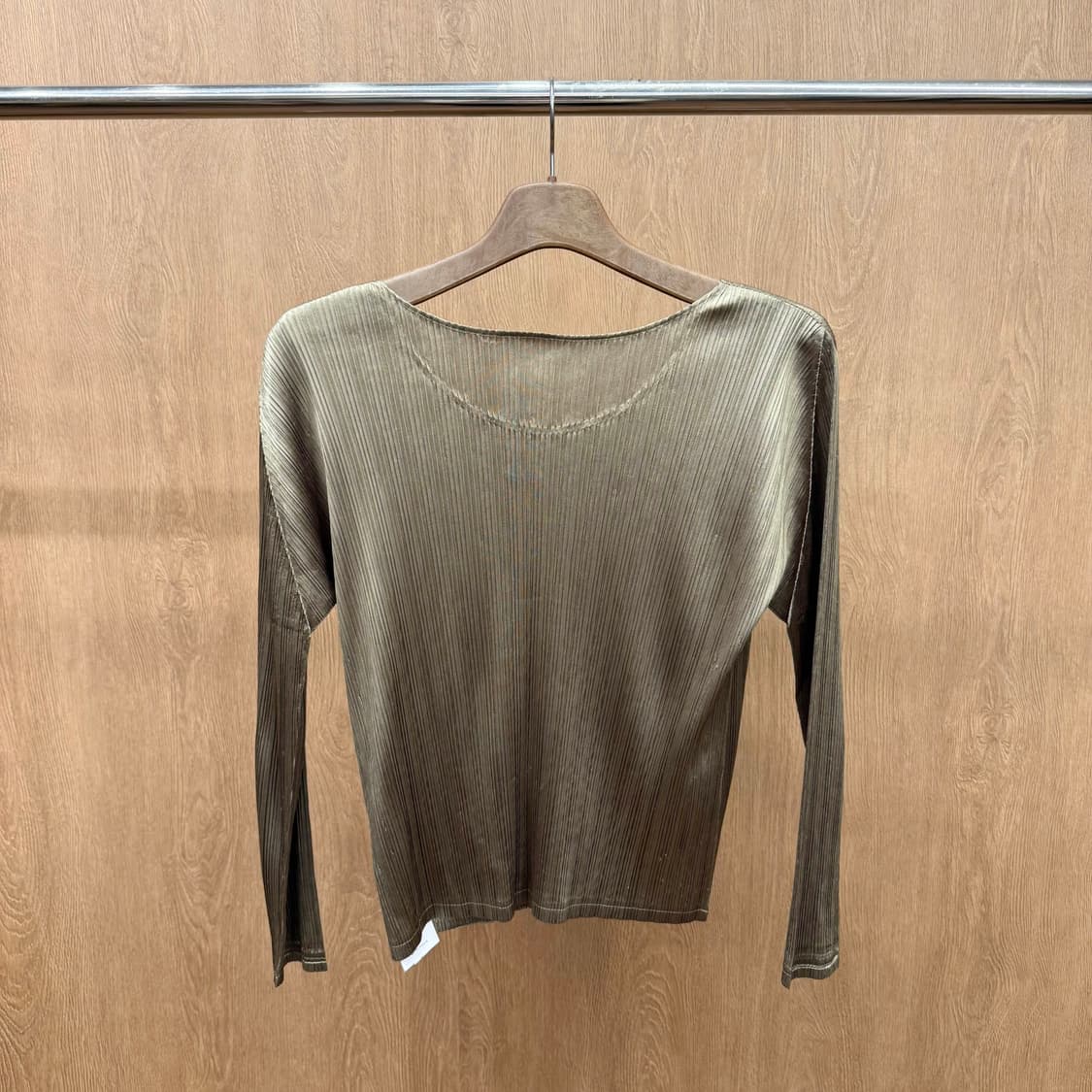 이세이미야케 플리츠플리즈 롱 슬리브 티셔츠 슬림핏 올리브 상품이미지3