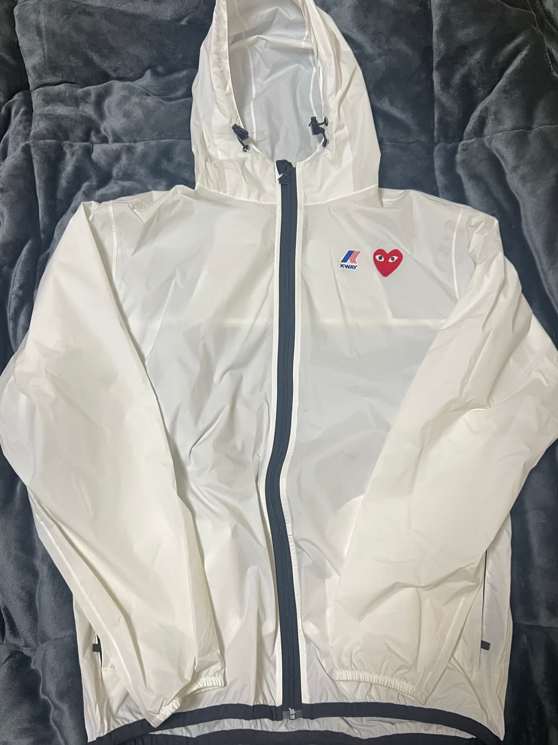 플레이 꼼데가르송 x 까웨 풀 집 자켓 화이트 (XL) 상품이미지1