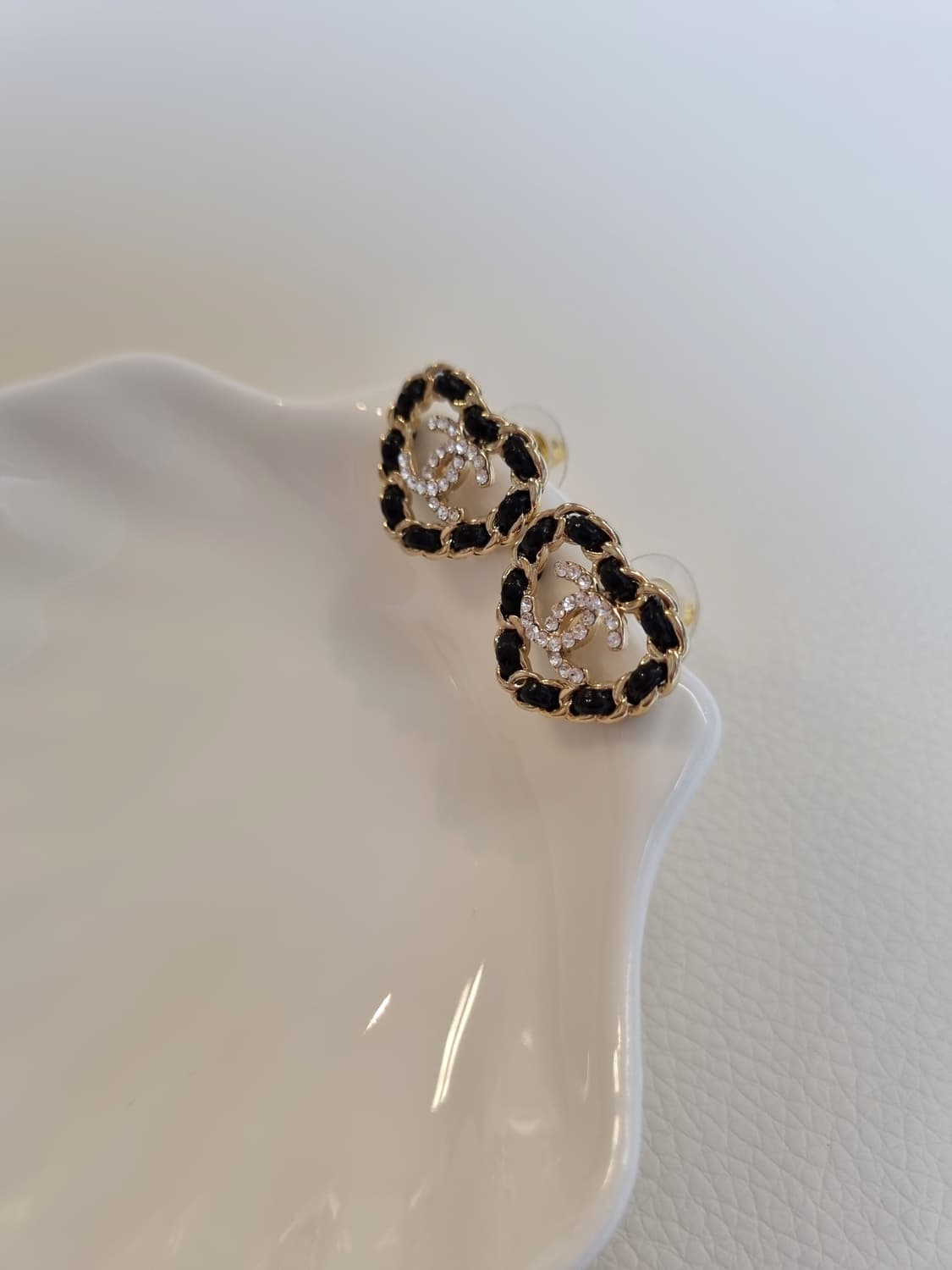 샤넬 가죽체인하트 CC로고 귀걸이 업사이클링 상품이미지2