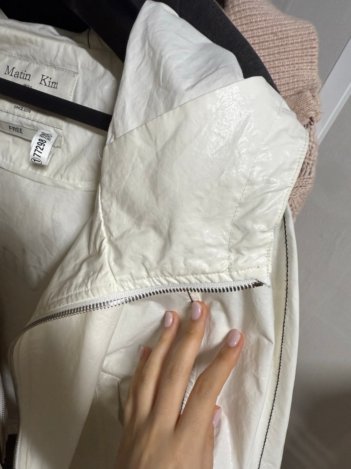 마뗑킴 크롭 후디 코팅 점퍼 아이보리 상품이미지3