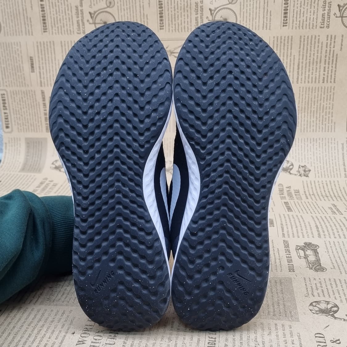 나이키 레볼루션5 여성런닝화230 상품이미지3