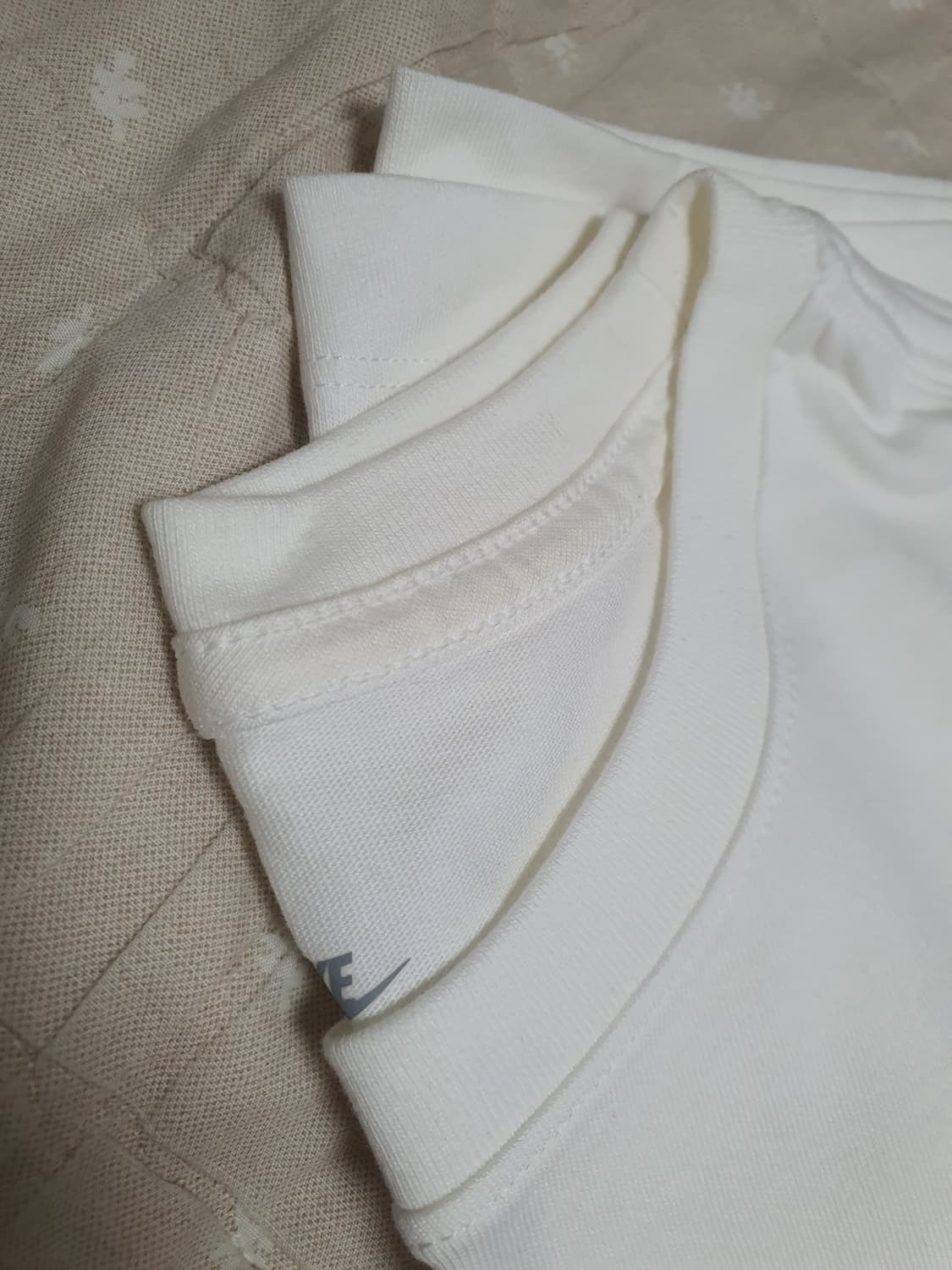 나이키 Nike 스우시 로고 티셔츠 3개 (미개봉 새 제품) 상품이미지5