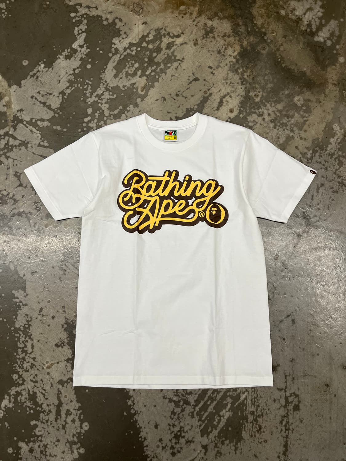 베이프 반팔 화이트 M / L 상품이미지1