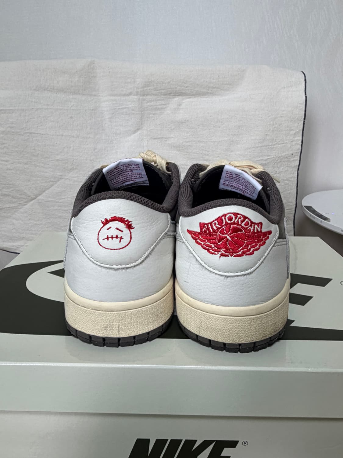 나이키 조던1로우 트래비스스캇 리버스모카 상품이미지3