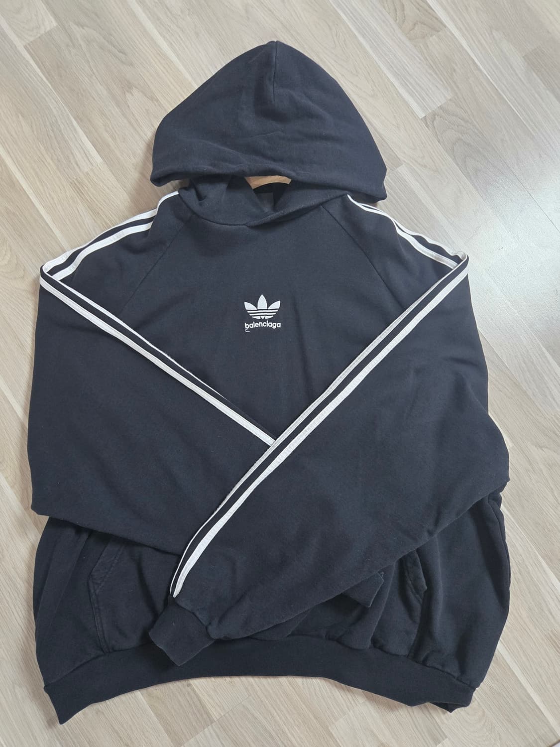 발렌시아가 아디다스 후드 라지 핏 블랙 2 상품이미지2