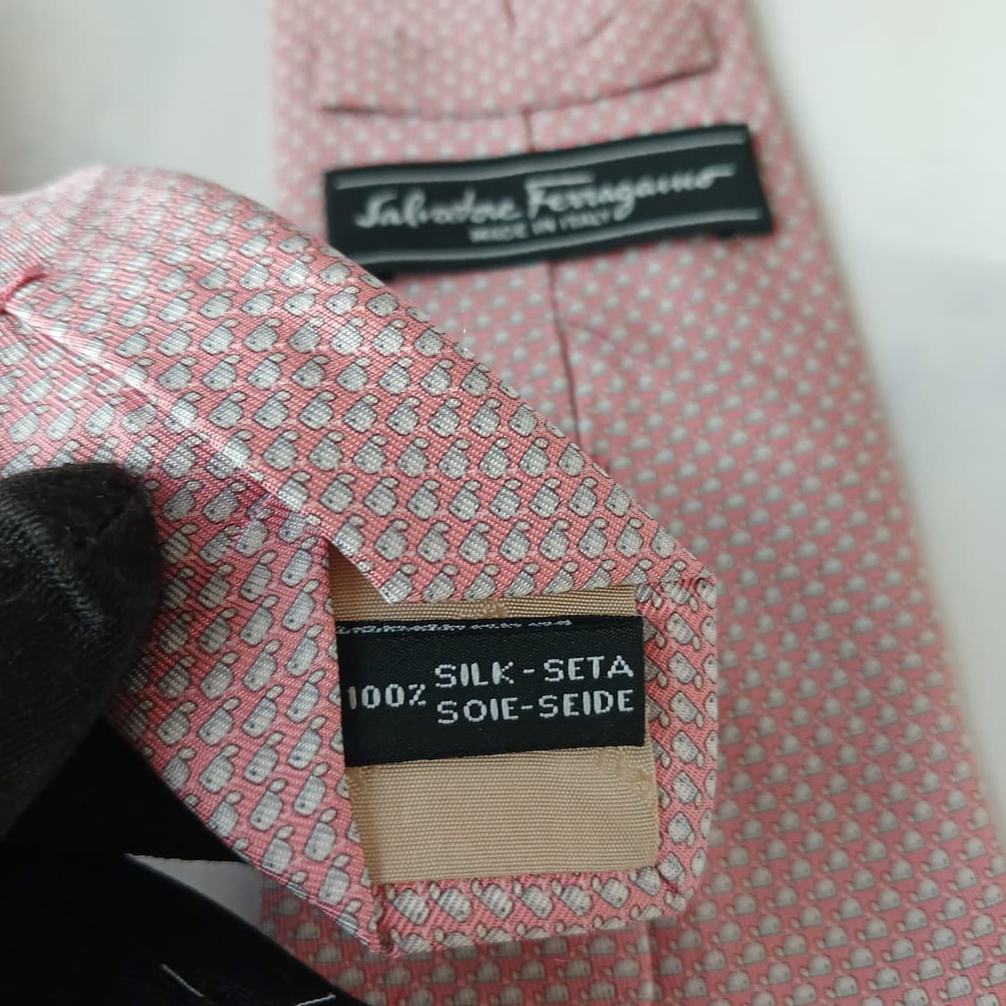 페라가모 실크 핑크 고래 패턴 넥타이 8.6cm A~B등급 A19422
 상품이미지9