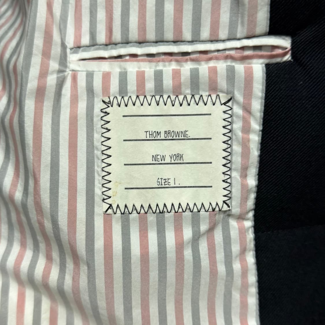 [S+급/오버핏1] 톰브라운 백삼선 금장 울 코트 패딩 상품이미지8