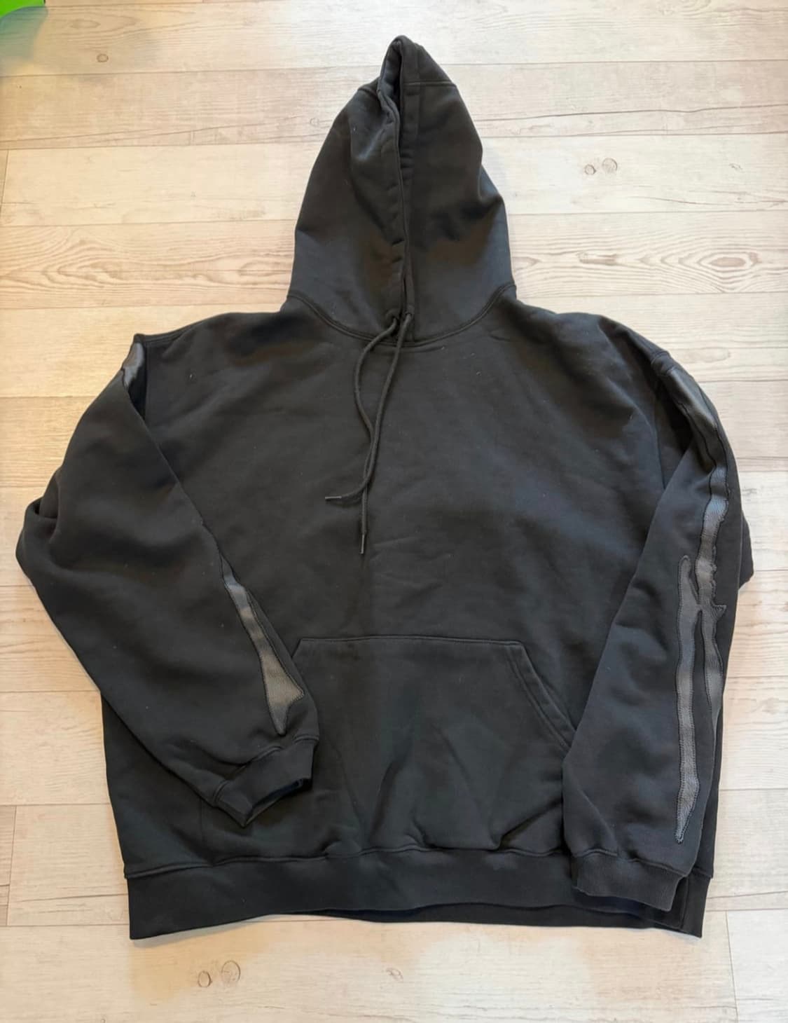 블랙아웃 본즈 후드티 상품이미지2