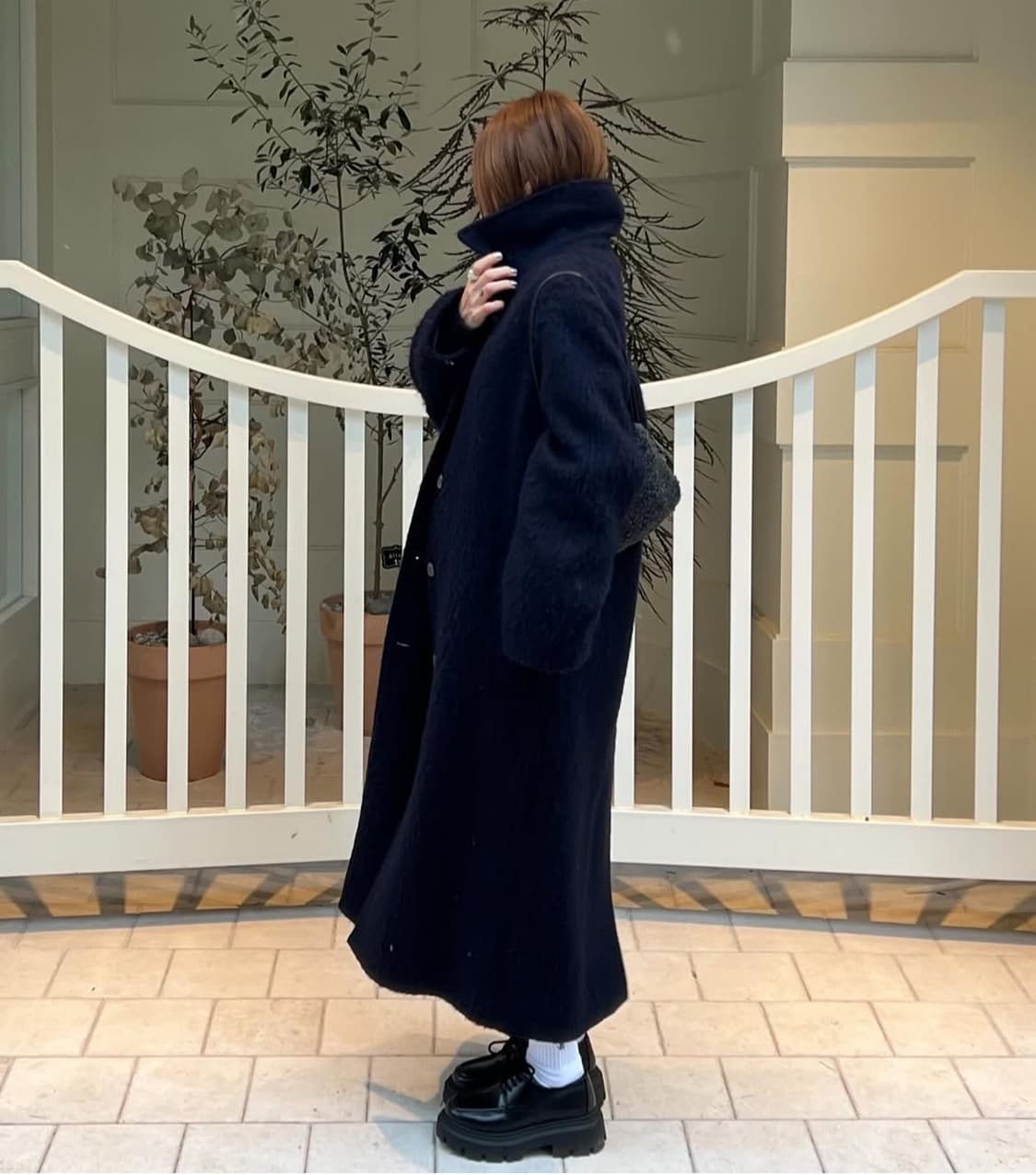 인더모먼트 헤리 모헤어 코트 (네이비) 상품이미지3