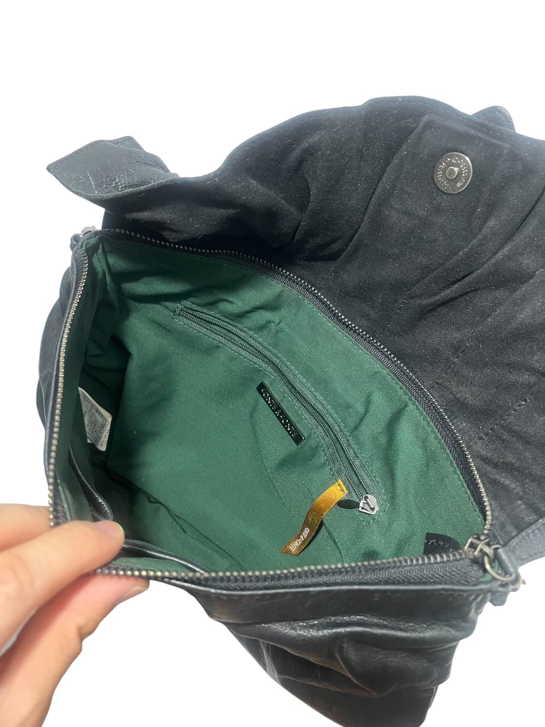 ON & ON 블랙 러플 체인 새들백 상품이미지3