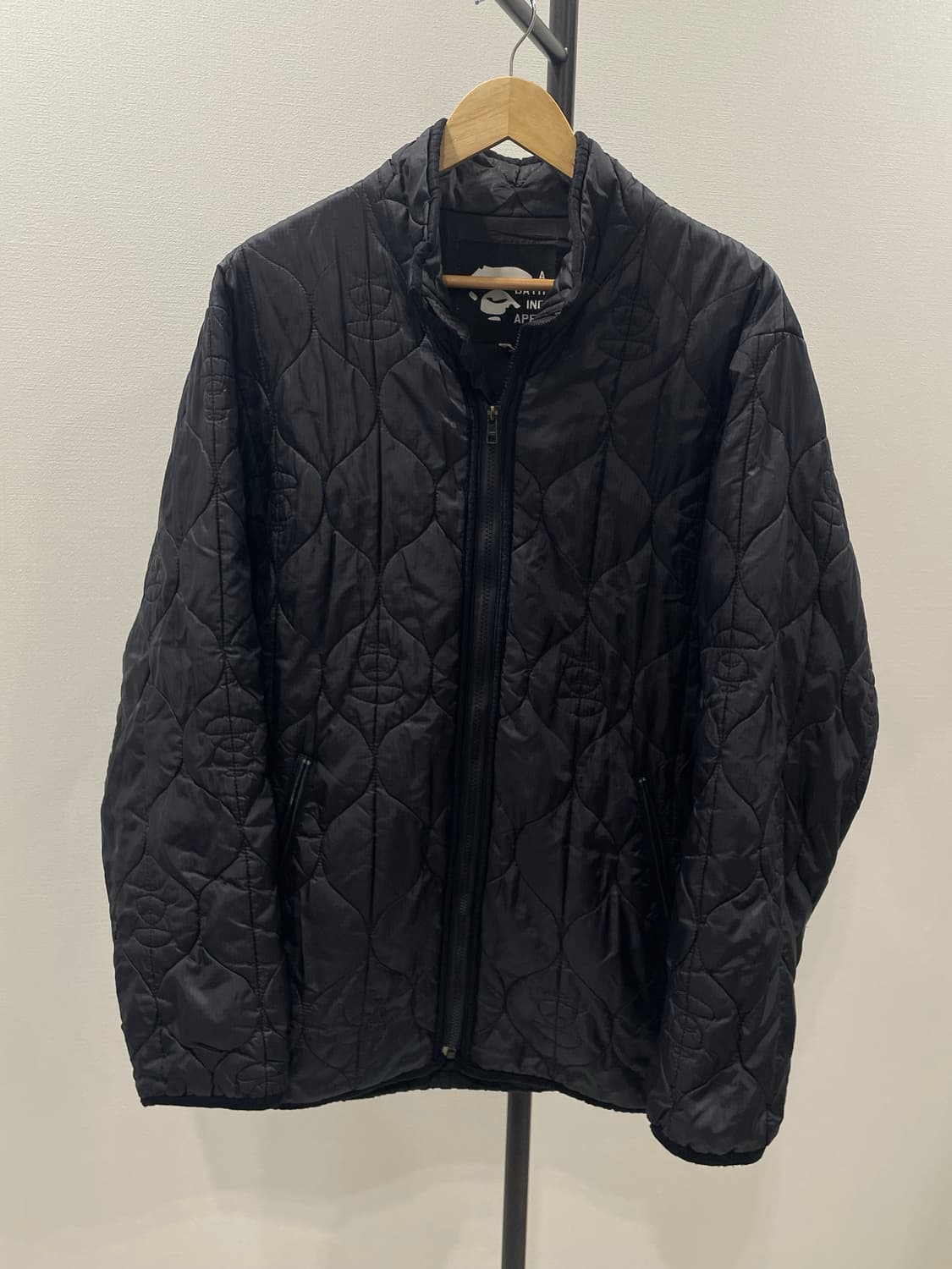 BAPE 베이프 사루 자수 퀼팅 경량 패딩 자켓 블랙 상품이미지1