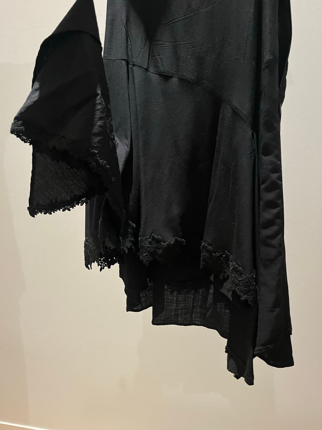 *새상품 VERSO 에쉬메트릭 레이스 원피스 블랙 상품이미지3