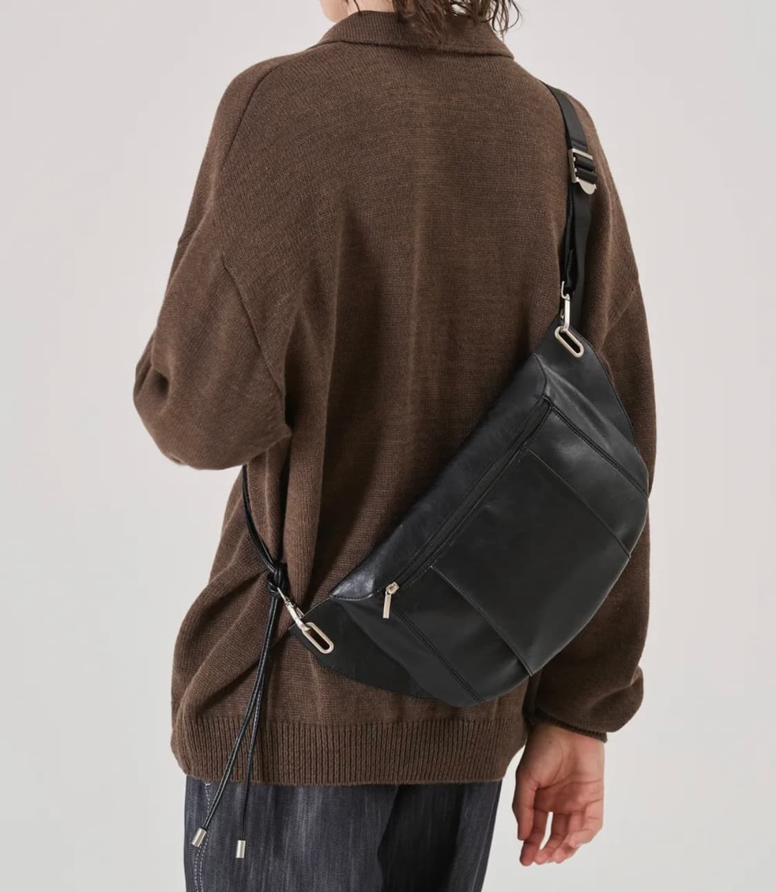 레더리 크랙드 스티치 슬링백 [BLACK] 상품이미지1