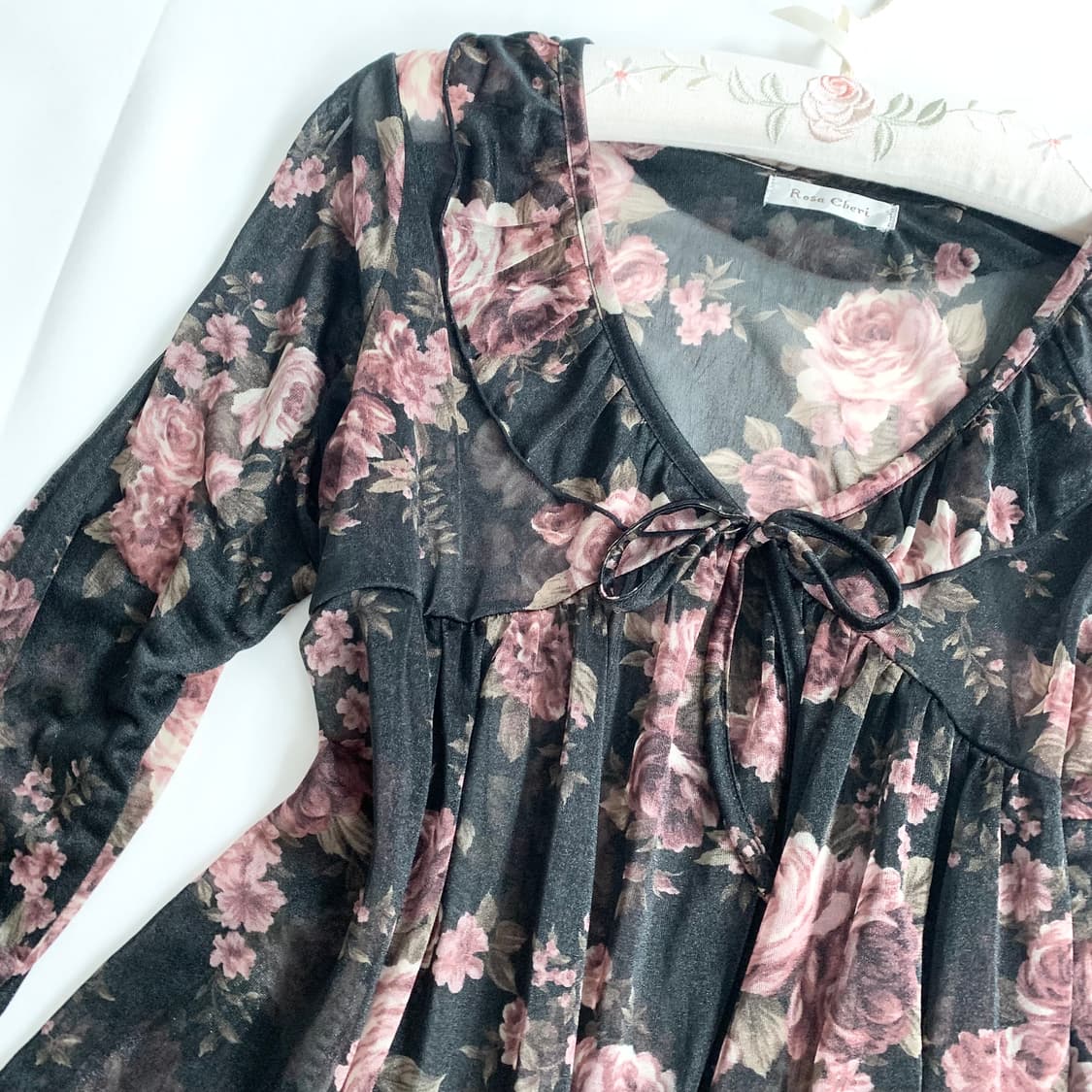 Rosa cherry ♥ 로사체리 블랙페어리 트임 블라우스 상품이미지2