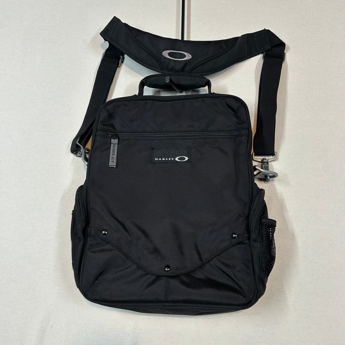 오클리 아이코닉 블랙 메신저백 크로스백 가방 상품이미지4