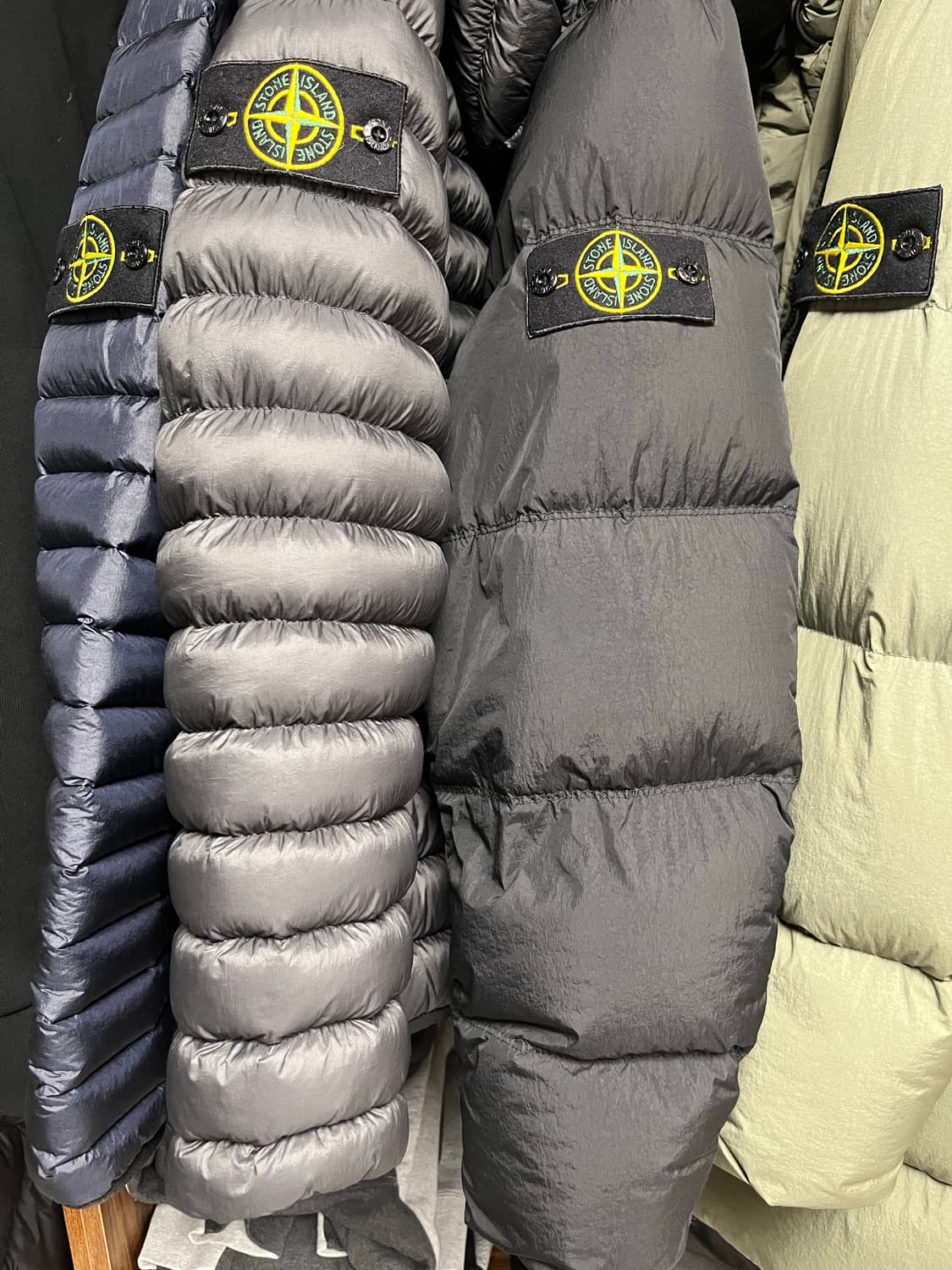 XL)스톤아일랜드 18FW 마이크로얀 후드 경량 패딩 먹색 상품이미지3